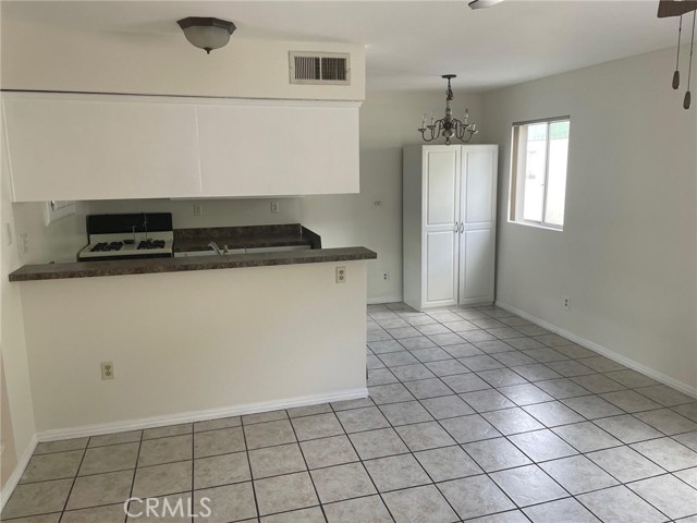 Detail Gallery Image 5 of 18 For 9740 Sepulveda Bld #18,  North Hills,  CA 91343 - 3 Beds | 3 Baths