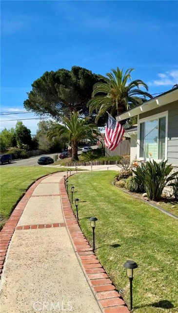 Detail Gallery Image 3 of 19 For 1864 Laurel Rd, Oceanside,  CA 92054 - 3 Beds | 2 Baths