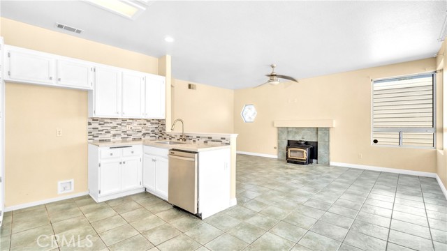 Detail Gallery Image 10 of 53 For 13257 Antioch Cir, Victorville,  CA 92392 - 4 Beds | 2/1 Baths