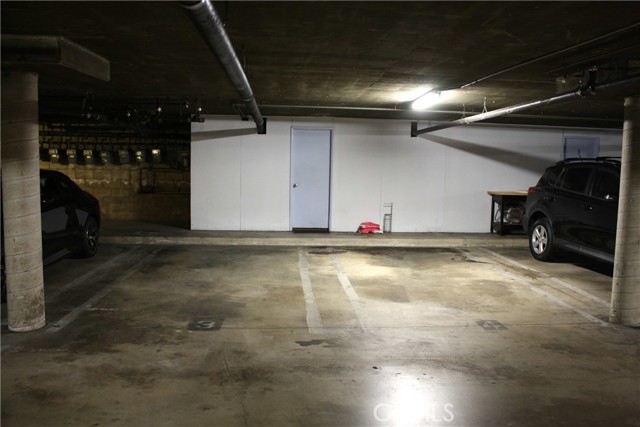 Detail Gallery Image 13 of 13 For 1701 Scott Rd #205,  Burbank,  CA 91504 - 2 Beds | 3 Baths