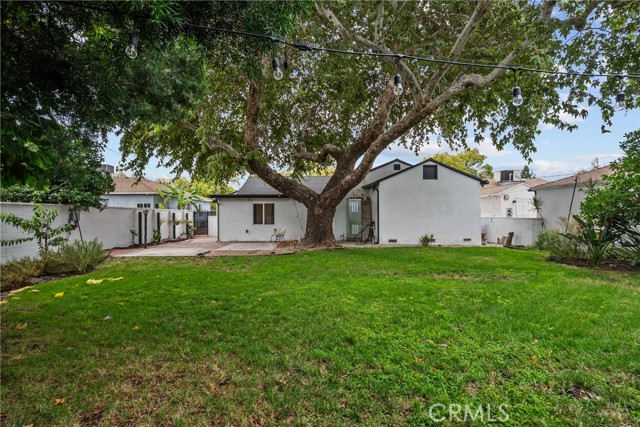 13817 Bromwich Street, Arleta CA: https://media.crmls.org/medias/b54a2e56-1b1b-45e3-b811-598f7f75f6bc.jpg