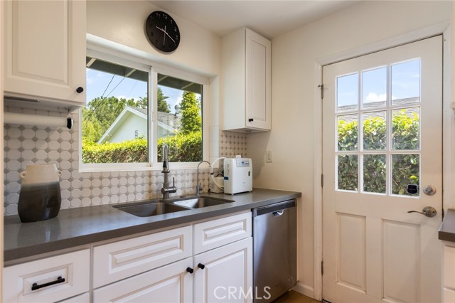 22253 Del Valle Street, Woodland Hills CA: https://media.crmls.org/medias/b54a3973-74c9-4876-a921-4d5d98357855.jpg