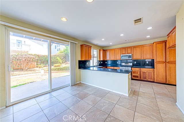 955 Blackberry Lane, Carson CA: https://media.crmls.org/medias/b54a42bd-1076-4952-94d3-5854c4d7ab24.jpg