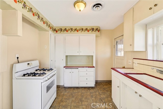 Detail Gallery Image 6 of 36 For 1065 Stevenson a & B,  Colton,  CA 92324 - 6 Beds | 4 Baths