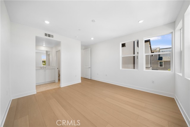 410 Lobata, Irvine CA: https://media.crmls.org/medias/b54c184e-be89-41a4-8bcb-f1aa93b61d1c.jpg