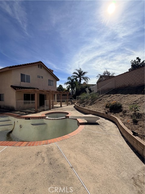 Detail Gallery Image 3 of 11 For 110 Sandpoint, Riverside,  CA 92506 - 4 Beds | 3 Baths