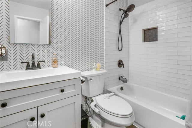 3940 N Golden Avenue, San Bernardino CA: https://media.crmls.org/medias/b54d2117-e500-4a2d-8bc2-670307057e71.jpg