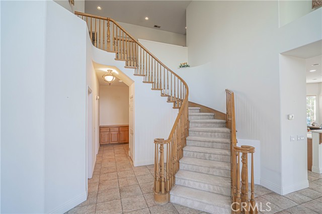 Detail Gallery Image 6 of 45 For 22440 Skylake Pl, Saugus,  CA 91390 - 5 Beds | 3/1 Baths