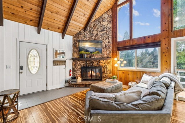 401 Grass Valley, Lake Arrowhead, CA 92352