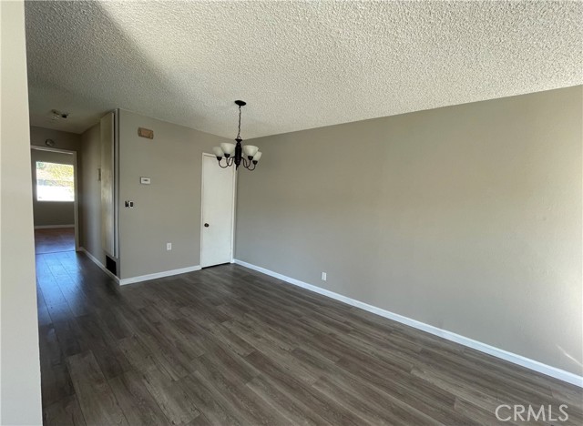 Detail Gallery Image 5 of 26 For 28164 Robin Ave, Saugus,  CA 91350 - 2 Beds | 1 Baths