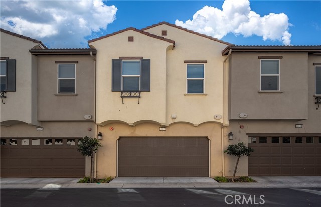 16022 Voyager Avenue, Chino CA: https://media.crmls.org/medias/b54e6f4e-eff8-4f43-a1d1-474a8ceaed62.jpg