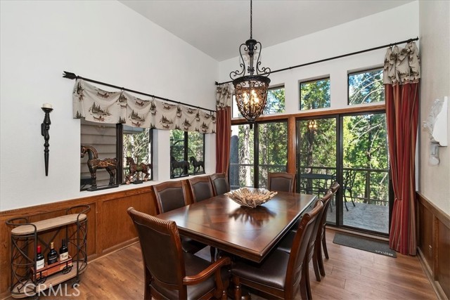 Detail Gallery Image 11 of 42 For 27456 White Fir Dr, Lake Arrowhead,  CA 92352 - 5 Beds | 3/2 Baths