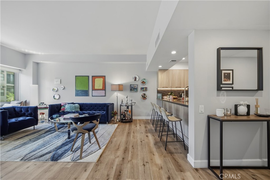 7135 Hollywood Boulevard #405