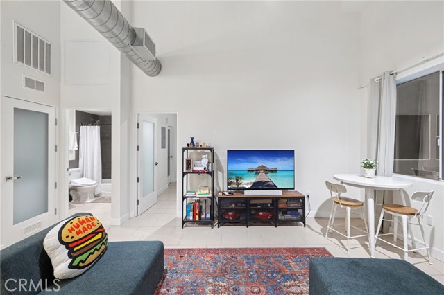 939 S BROADWAY, Los Angeles CA: https://media.crmls.org/medias/b54f6eb2-df45-4334-b070-dee09f9b3686.jpg