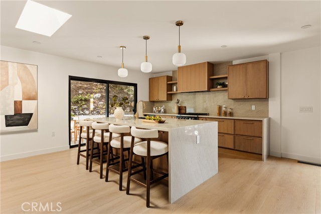 Detail Gallery Image 7 of 44 For 5105 Tendilla, Woodland Hills,  CA 91364 - 3 Beds | 2 Baths