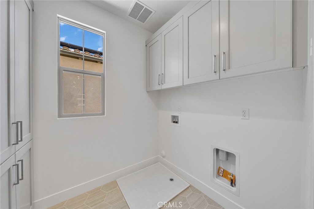 B54fe6cf 78f3 462e 88ba B43598c2a02a