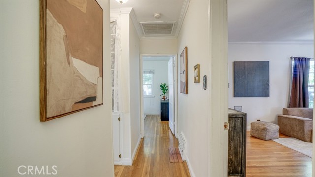 525 N Mariposa Street, Burbank CA: https://media.crmls.org/medias/b5518cf6-e02b-4520-b9ef-e396fd21480c.jpg