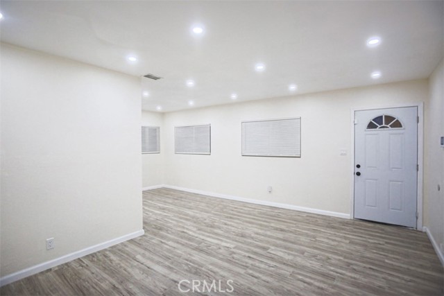 Detail Gallery Image 4 of 31 For 697 E 21st, San Bernardino,  CA 92404 - 5 Beds | 3 Baths