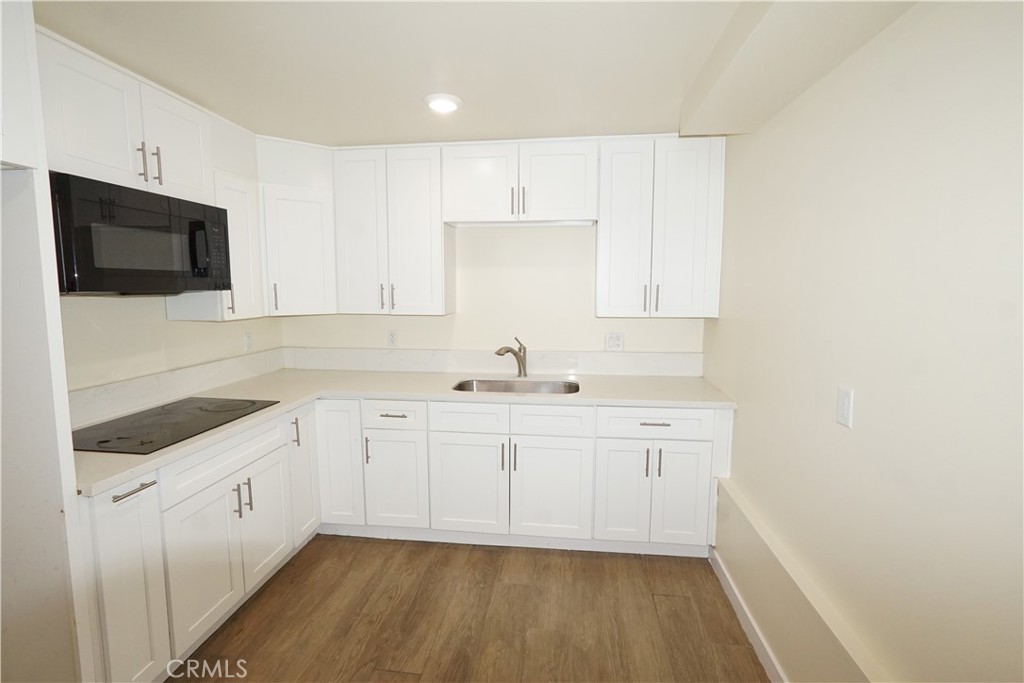 448 W 41st Place #3/4