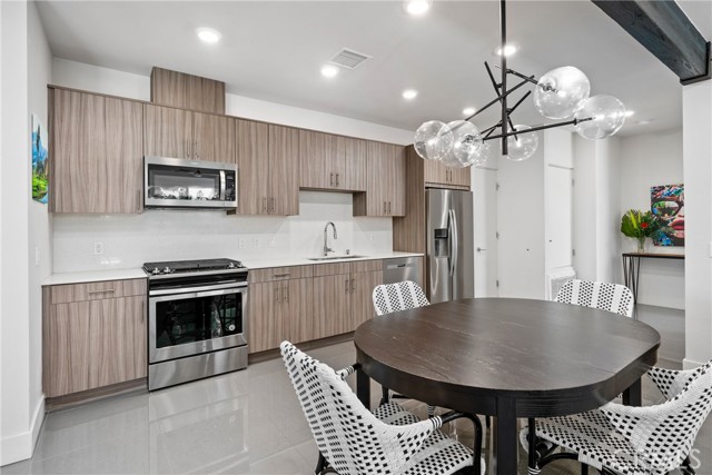 Detail Gallery Image 3 of 28 For 130 the, Palm Springs,  CA 92262 - 2 Beds | 2 Baths