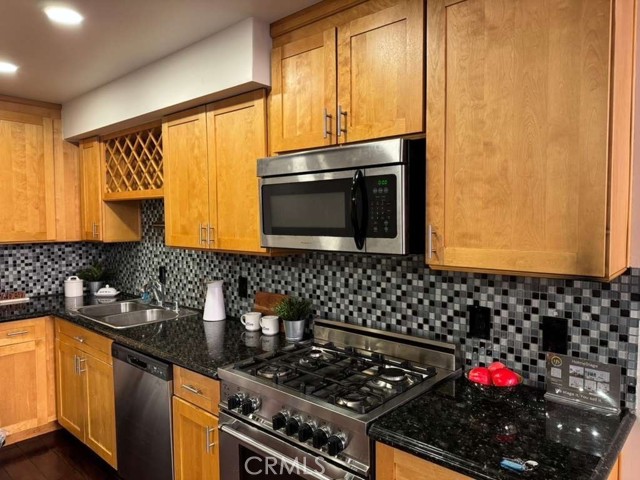 Detail Gallery Image 3 of 26 For 35 N Raymond Ave #211,  Pasadena,  CA 91103 - 1 Beds | 2 Baths