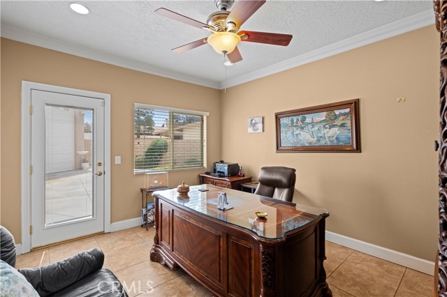 13985 Evergreen Lane, Victorville CA: https://media.crmls.org/medias/b5541ae2-6a9f-4e0f-a90f-c06f455f2acd.jpg