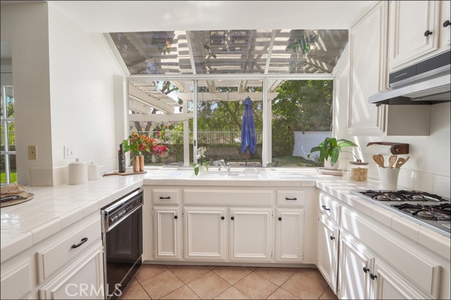 3 Blue Heron Lane, Aliso Viejo CA: https://media.crmls.org/medias/b5546417-56a3-41e2-b2e2-79c0067c5ed0.jpg