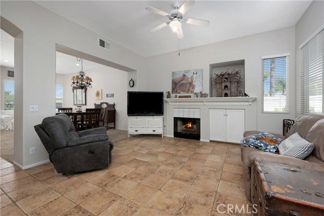 42708 Mountain Shadow Road, Murrieta CA: https://media.crmls.org/medias/b554fcc7-dbbe-4ec4-9e30-c256f6c50c69.jpg