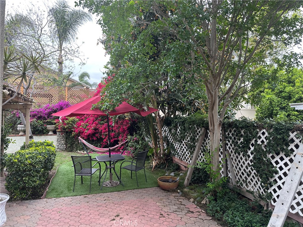 https://media.crmls.org/medias/b5560240-3d09-44fa-8034-919067bd364c.jpg?preset=X-Large