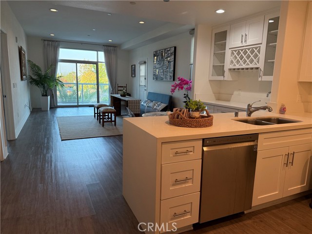 Detail Gallery Image 7 of 19 For 56 E Duarte Rd #420,  Arcadia,  CA 91006 - 1 Beds | 2 Baths