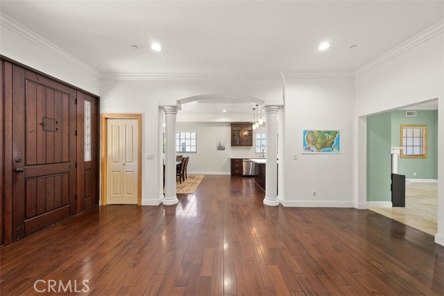184 S Altadena Drive, Pasadena CA: https://media.crmls.org/medias/b556de22-cc49-41f3-a42a-f03ec11f654f.jpg