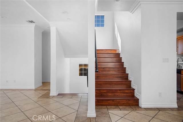 Detail Gallery Image 13 of 30 For 6831 Valmont St #1,  Tujunga,  CA 91042 - 3 Beds | 2/1 Baths