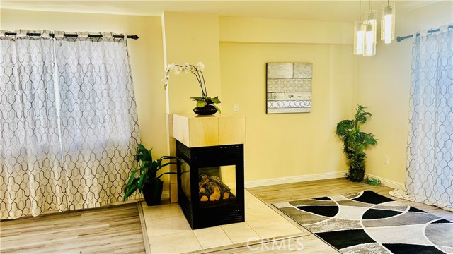 Detail Gallery Image 5 of 45 For 18336 1/2 Keswick St, Reseda,  CA 91335 - 4 Beds | 3/1 Baths