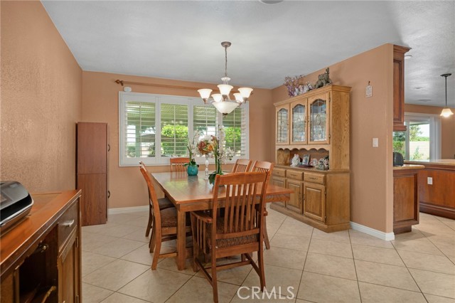 Detail Gallery Image 7 of 46 For 5337 Sulphur Dr, Jurupa Valley,  CA 91752 - 4 Beds | 2/1 Baths