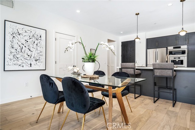 Detail Gallery Image 4 of 38 For 1333 S Orange Grove Ave #401,  Los Angeles,  CA 90019 - 3 Beds | 2/1 Baths