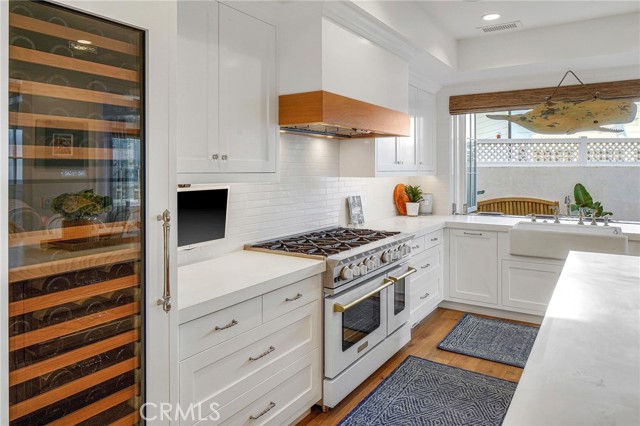 Detail Gallery Image 13 of 65 For 2132 Seville Ave, Newport Beach,  CA 92661 - 4 Beds | 4/1 Baths