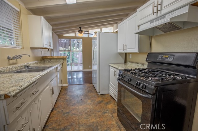 Detail Gallery Image 6 of 18 For 1051 N Lido St, Anaheim,  CA 92801 - 3 Beds | 1/1 Baths