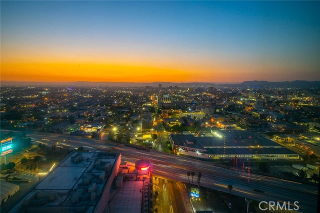 Detail Gallery Image 2 of 56 For 900 W Olympic 31j,  Los Angeles,  CA 90015 - 3 Beds | 3 Baths