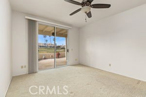 https://media.crmls.org/medias/b5598c68-3227-4c28-ab96-6003185d1828.jpg?preset=X-Large