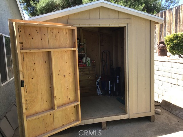 9144 Oakleaf Court, Hesperia CA: https://media.crmls.org/medias/b559b79f-5a2a-4db9-89b6-4de23efddc14.jpg
