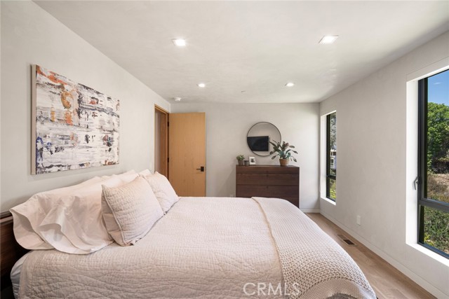 702 Diamond, Laguna Beach CA: https://media.crmls.org/medias/b55a18b0-13e9-45ab-b50a-268771006b52.jpg