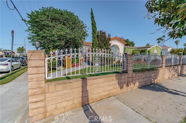 6200 Cimarron Street, Los Angeles, California 90047, 3 Bedrooms Bedrooms, ,2 BathroomsBathrooms,Single Family Residence,For Sale,Cimarron,DW24118390