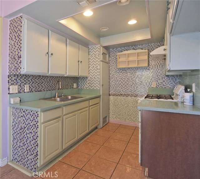 601 S Newhope Street, Santa Ana CA: https://media.crmls.org/medias/b55b2fdf-bbdd-4871-85fc-595446640fc6.jpg