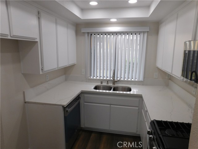 Image 1 of 17 For 910 Sheridan  B