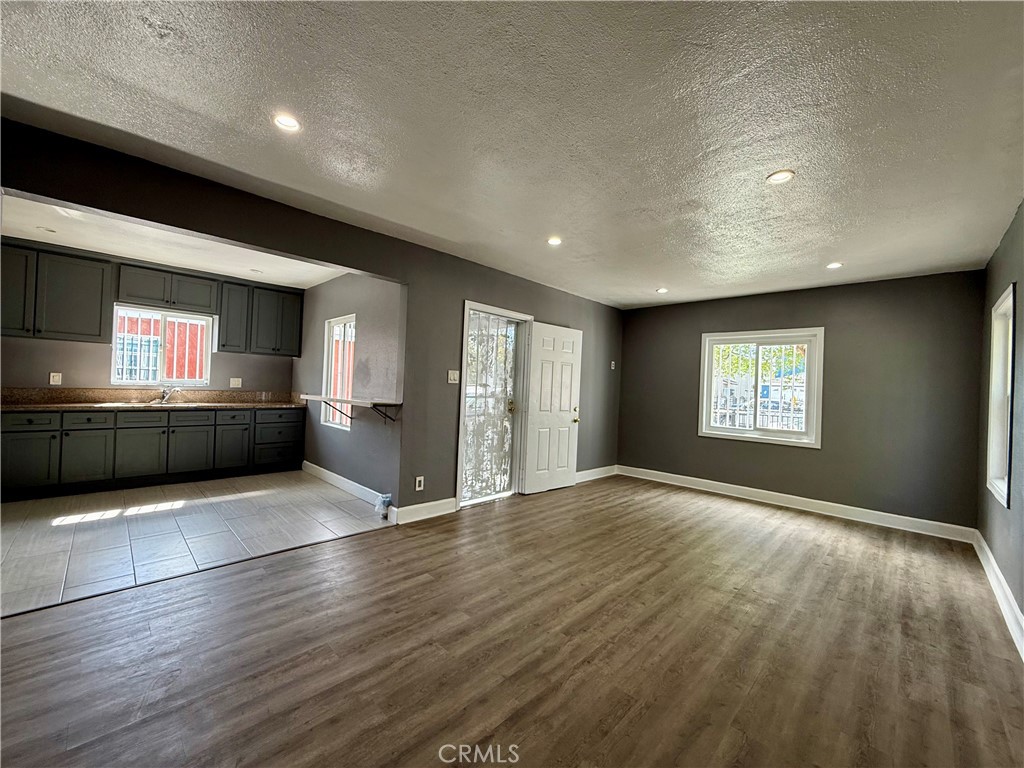 1359 E 108th