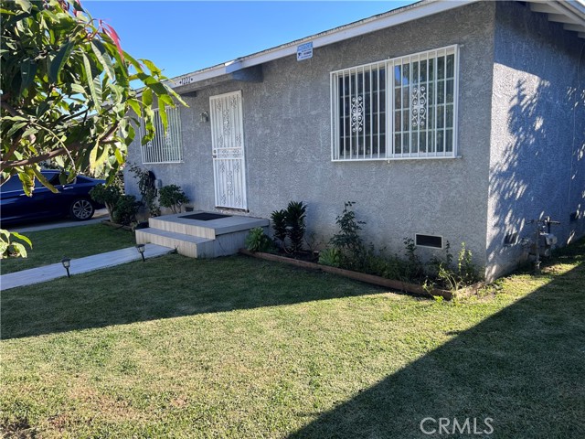 1222 E 103rd Street, Los Angeles CA: https://media.crmls.org/medias/b55c5cac-bc25-4c67-b62b-f1016460d2bd.jpg