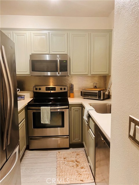 Detail Gallery Image 2 of 22 For 20371 Bluffside Cir #101,  Huntington Beach,  CA 92646 - 1 Beds | 1 Baths