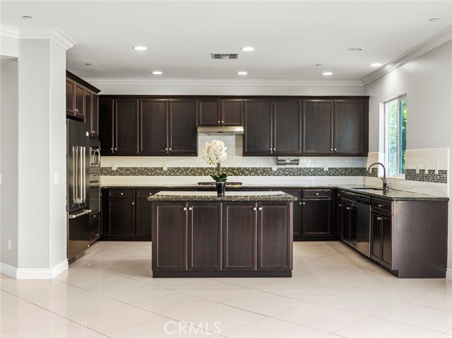 28002 Kenny Lane, Saugus CA: https://media.crmls.org/medias/b55dfe11-018f-4b53-8d55-ee0e22e164b8.jpg