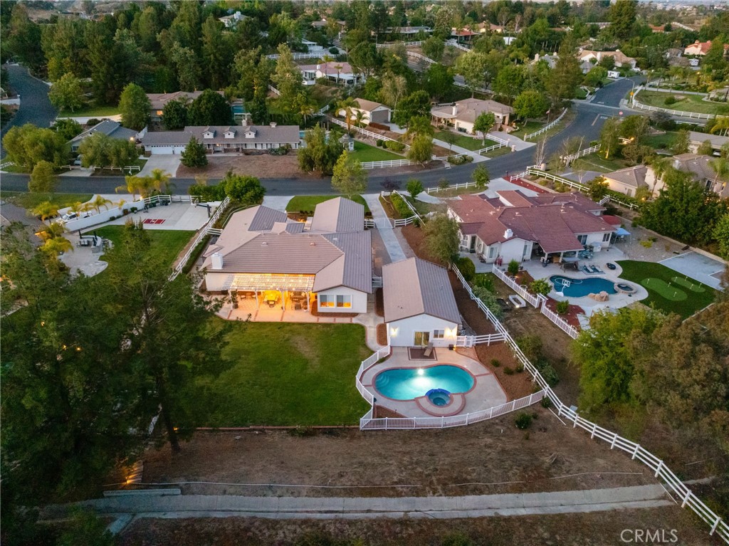 https://media.crmls.org/medias/b55e002c-73fc-42fb-b225-3a47bb332433.jpg?preset=X-Large