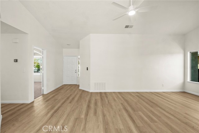 Detail Gallery Image 4 of 27 For 2130 Matthew Ave, Rosamond,  CA 93560 - 3 Beds | 2 Baths